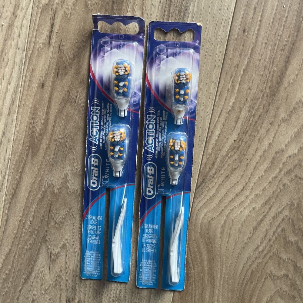 2 Packs Oral-B 3D White Replacement Toothbrush Heads 2 Replacement Brush Heads